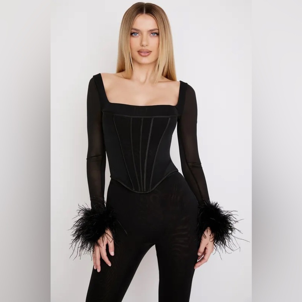 House of CB- Stella Feather top. BRAND NEW. It’s very stretchy.